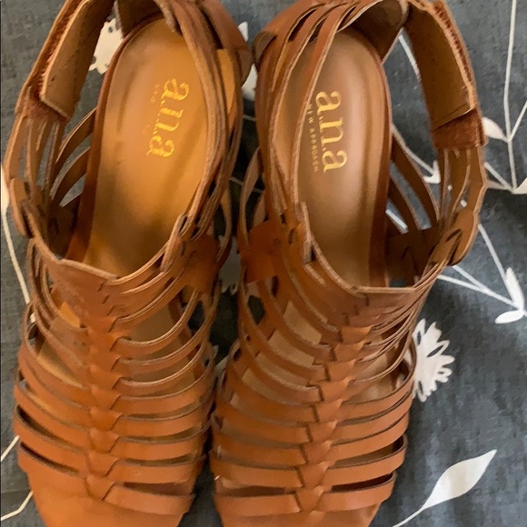 Sandals - Picture 2 of 3